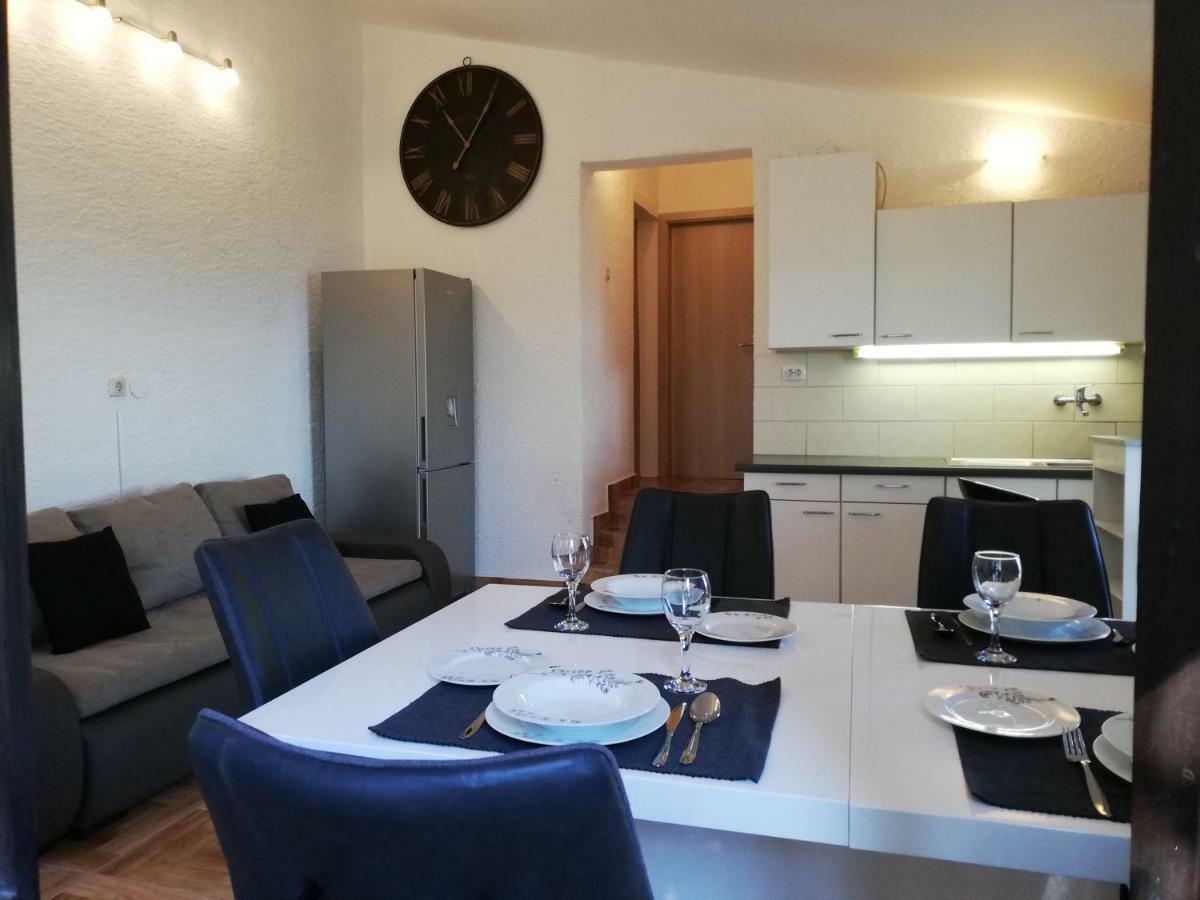 Apartmani Zdenka Savar-Maslina Экстерьер фото